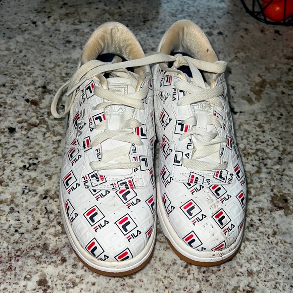 SLIGHTLY WORN FILA SNEAKERS. - Picture 1 of 3